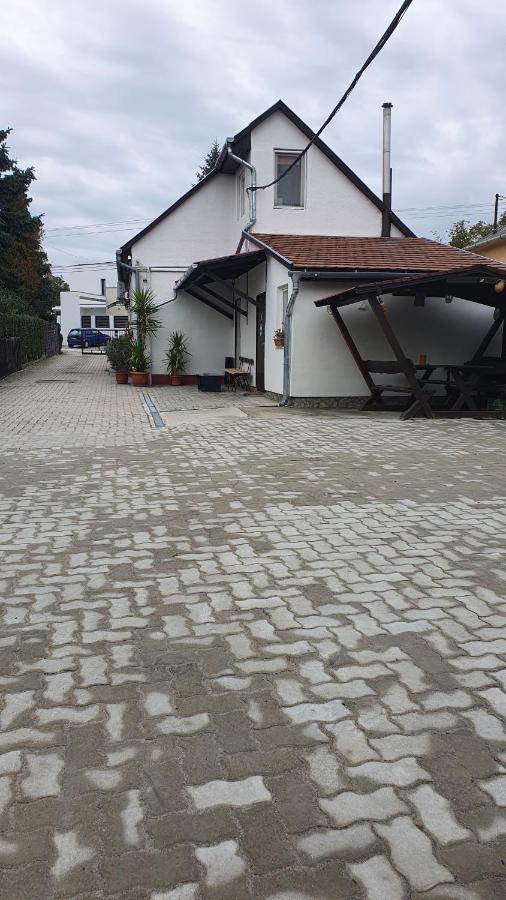 Ruttkai Vendeghaz Apartment Szekesfehervar Luaran gambar